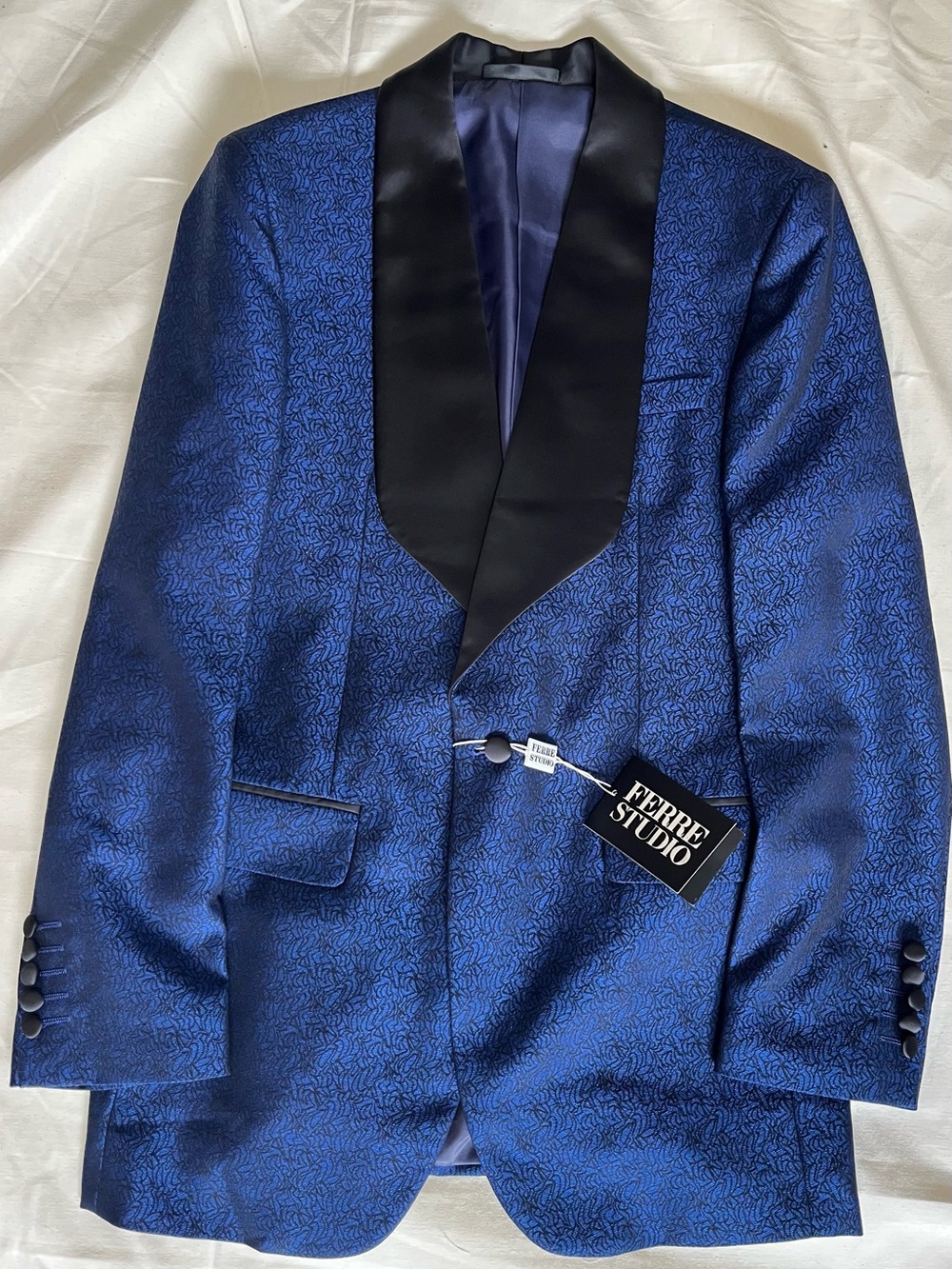 Men's Blue Patterned Shawl Collar Blazer. Jacket Size 38. Pant Size 33